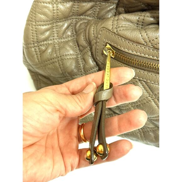 Marc Jacobs Quilted Leather Chain Stam Hobo Bag Olive Taupe Women's - Picture 16 of 16